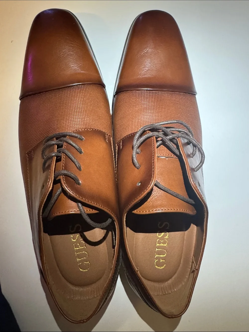 GUESS Men's Brown Tan Two-Tone Lace-Up Oxfords